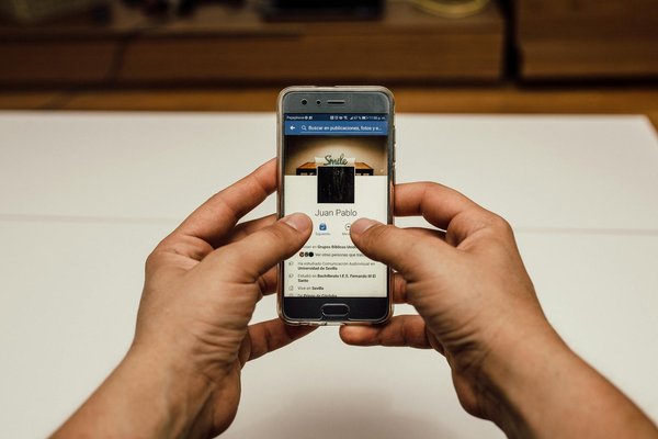 Pourquoi opter pour un studio de voix-off en ligne ?