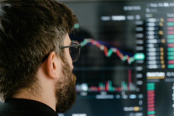 Comment se déroulent les processus de recrutement dans le domaine financier en Suisse ?